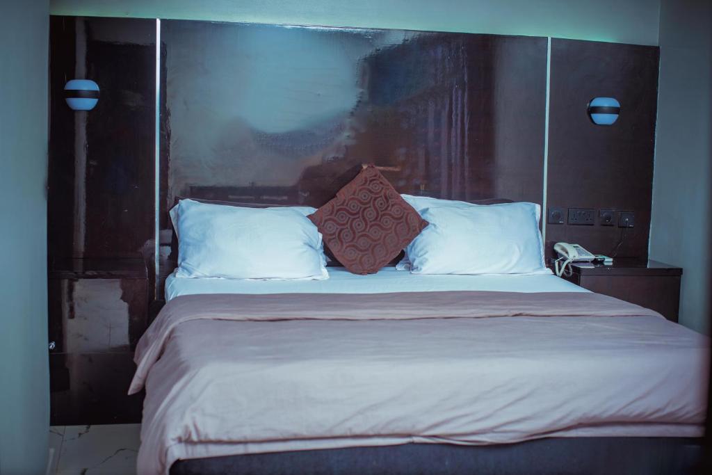 a large bed with two pillows on top of it at Xanders Villa in Mama