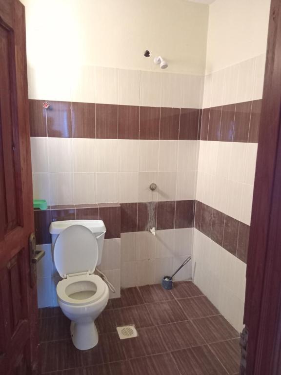 Un baño de Mtwapa Luxurious Residence with Pool B1M