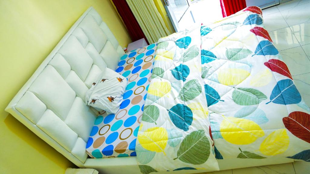 Ένα ή περισσότερα κρεβάτια σε δωμάτιο στο KIGALI LIGHT HOMEs