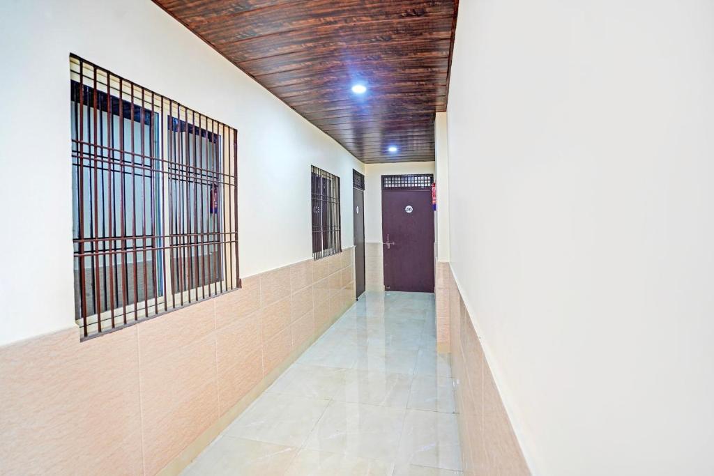 a hallway with a purple door in a building at Super Hotel O Varanasi Banaras Junction Formerly Girija Palace in Varanasi