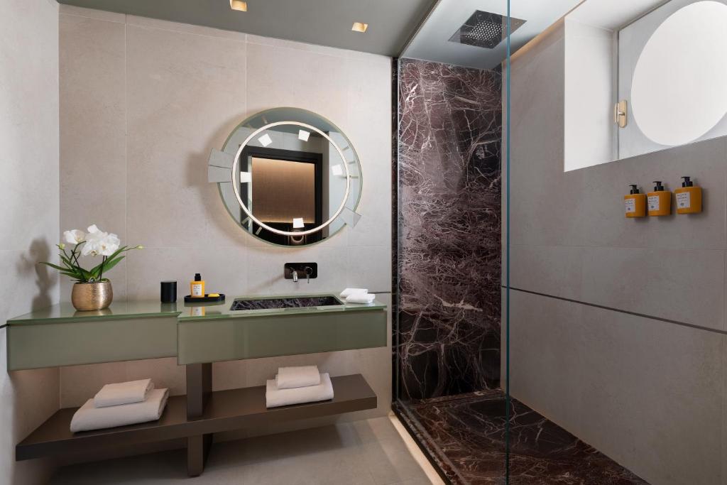 The Pantheon Iconic Rome Hotel, Autograph Collection - King Room