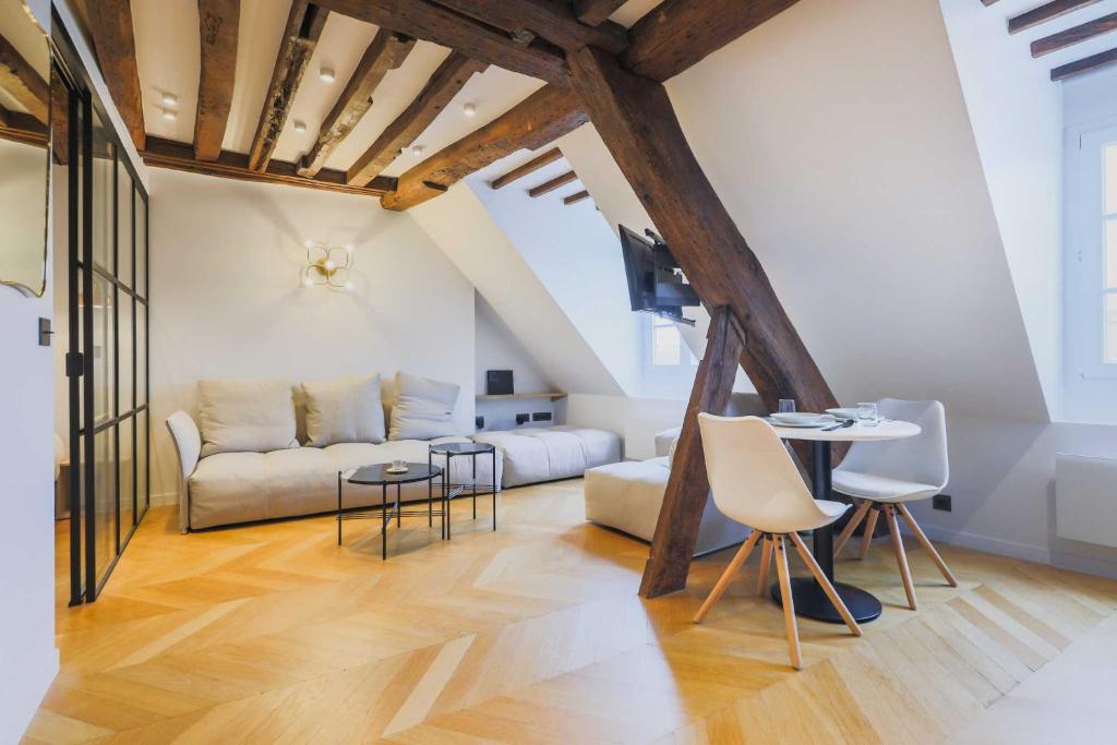 Modern flat -1BR-2P- in the heart of the Marais