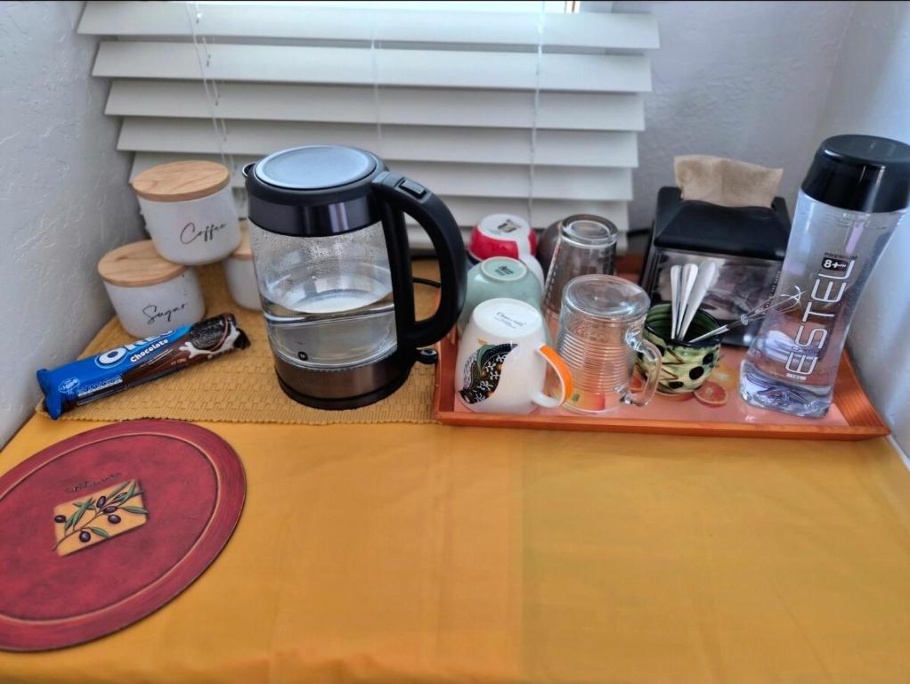 own entrance, own bathroom, quiet with great views of the lake - Resim 8