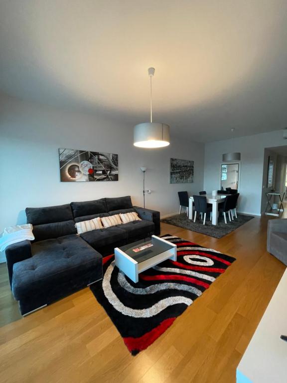 Sunny modern 2 bedroom apartment