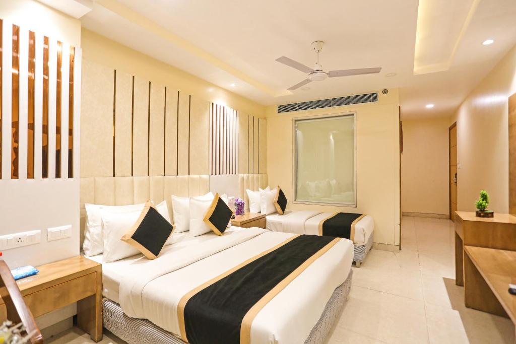 Χώρος καθιστικού στο Hotel Worth - 1 Minute from Connaught Place & New Delhi Station