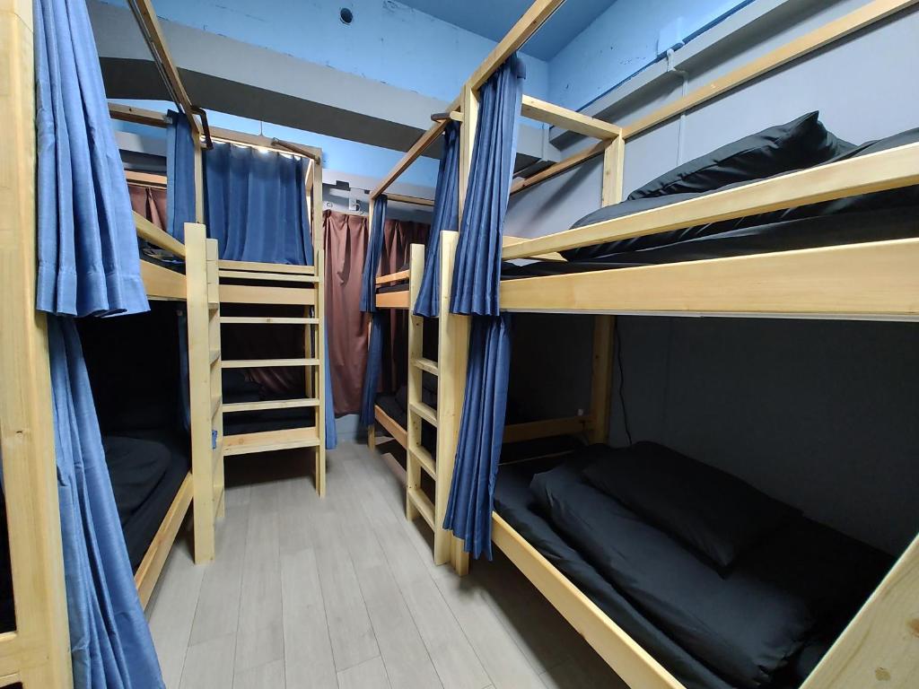 Narivoodi või narivoodid majutusasutuse Backstage Party Hostel & Bar toas