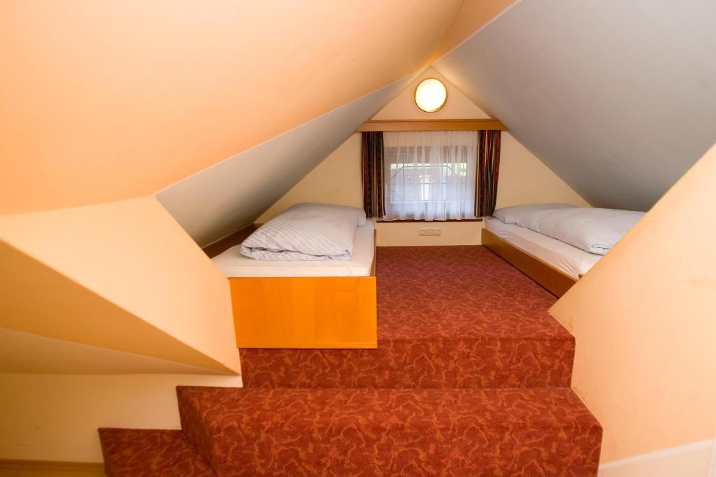 Postel nebo postele na pokoji v ubytování Gasthof Schafferwirt
