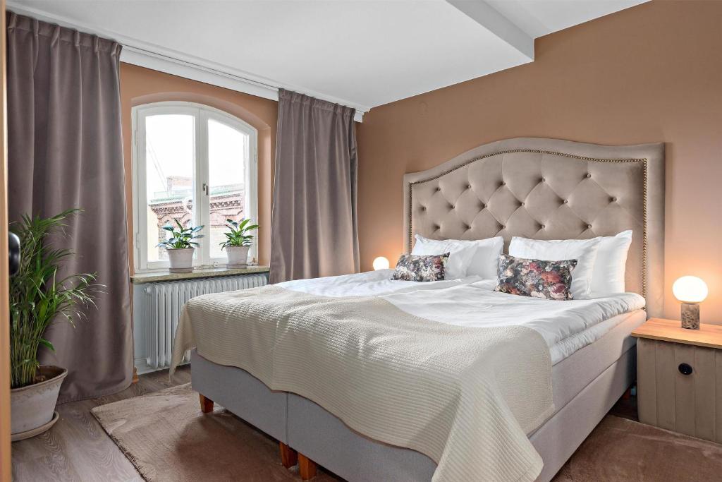 First Hotel Statt - 