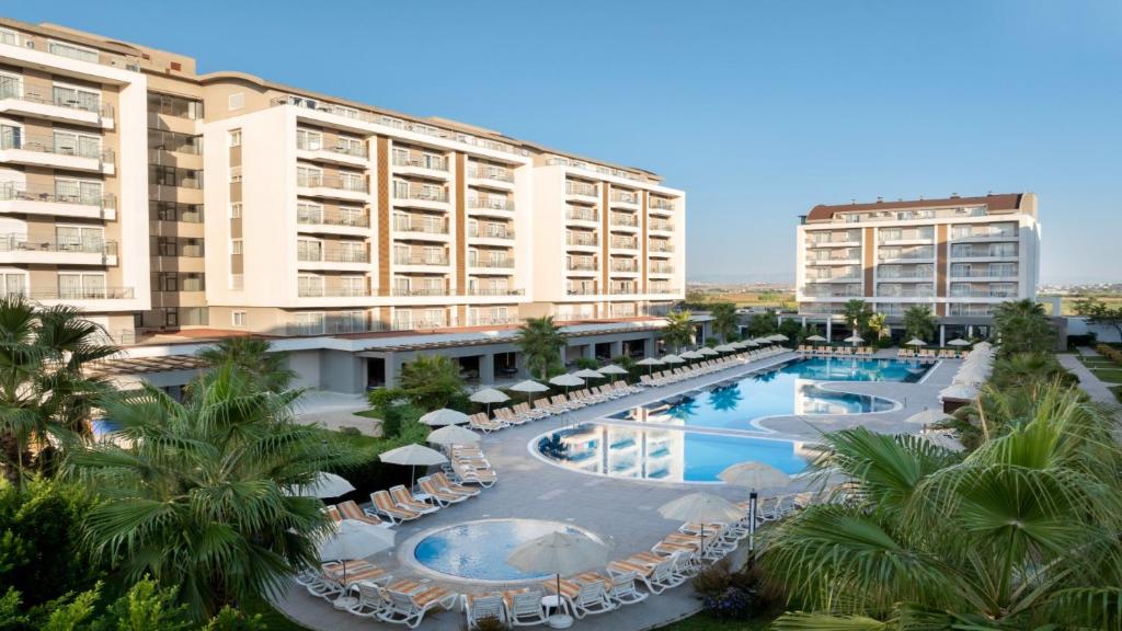 Bazén v ubytování Greenwood Suites Resort nebo v jeho okolí