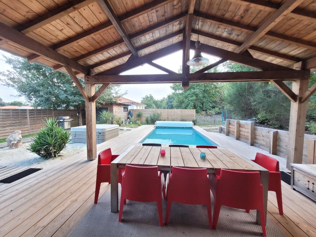 Πισίνα στο ή κοντά στο Maison bois 4 Ch Piscine & Spa proche Contis Océan