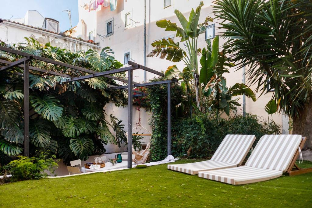 Pool & Garden Apt In the Heart of Lisbon