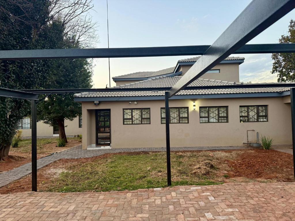 a view of a house from the outside at Country Farm House in Delmas
