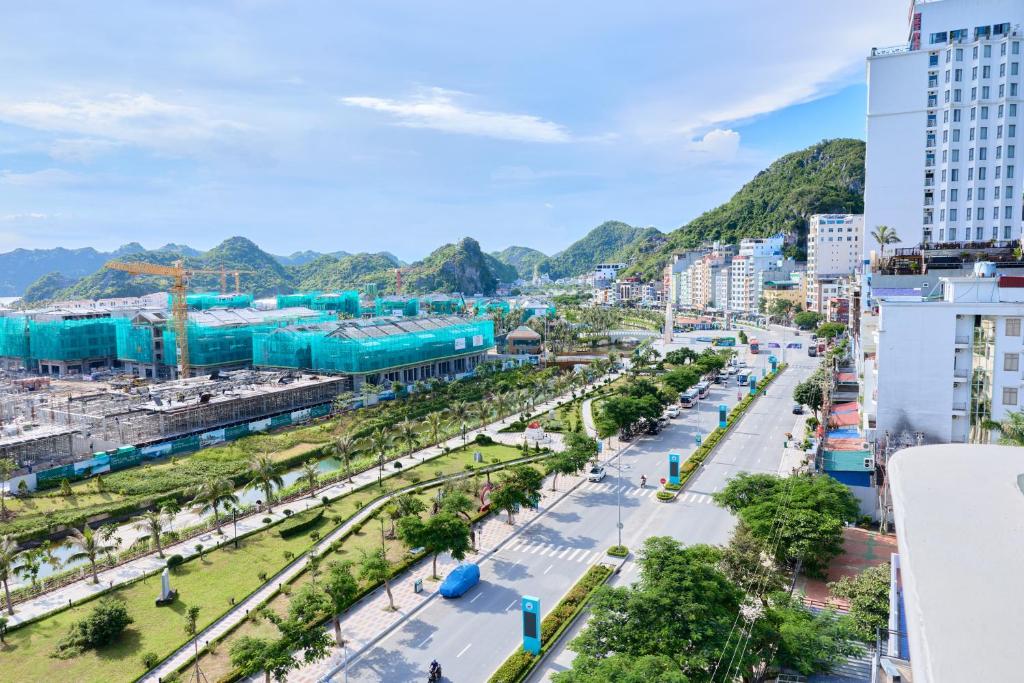 Phoenix Flower Hotel & Travel - 18