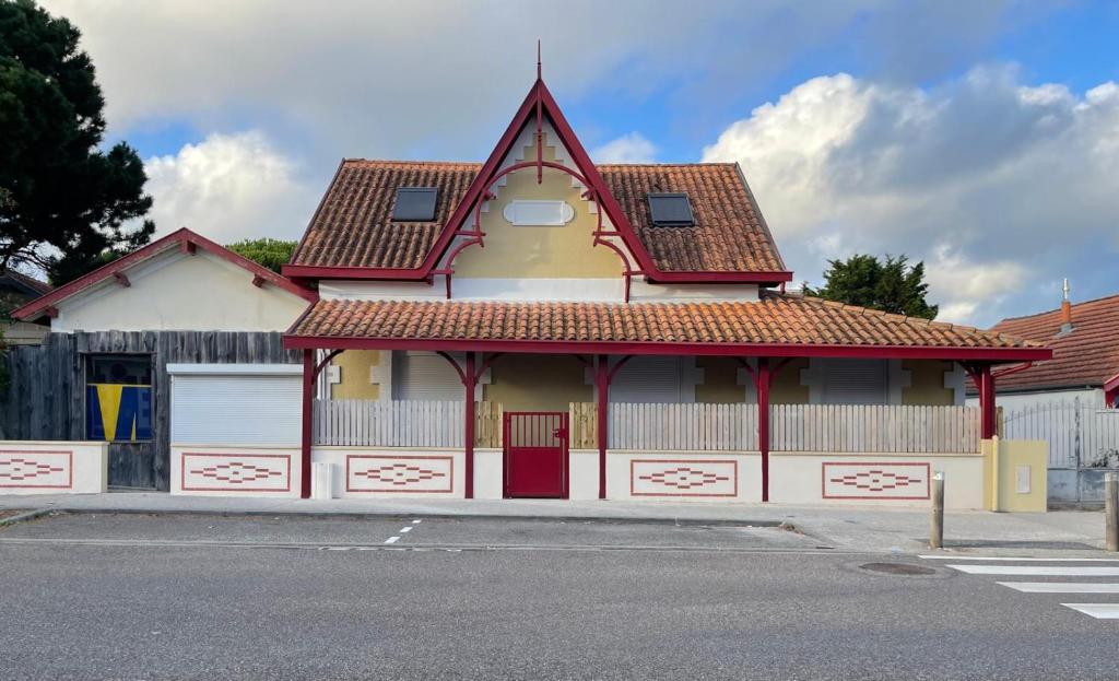 a white and red building with a red roof at Maison rénovée Lacanau Ocean in Lacanau