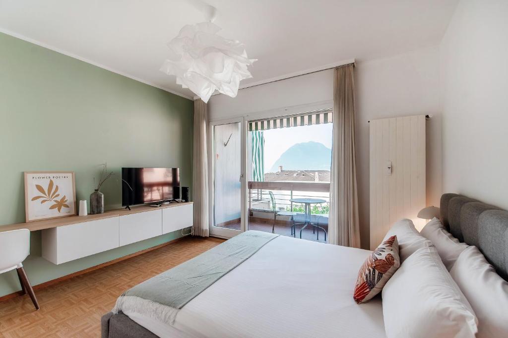 Кровать или кровати в номере Vinorum Studio by Quokka 360 - Cozy and sunny with balcony