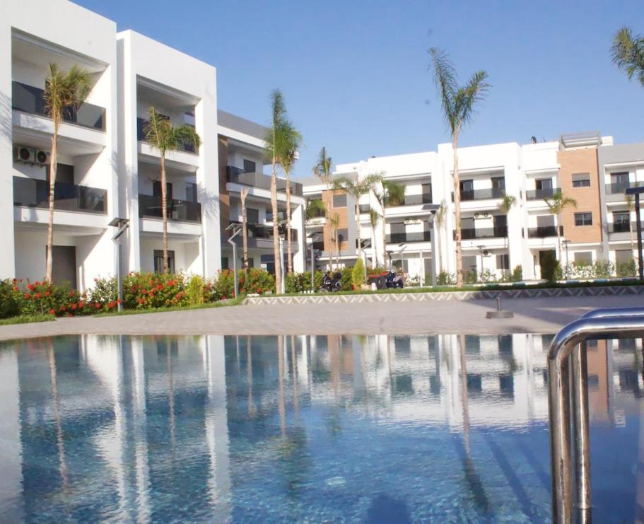 Swimmingpoolen hos eller tæt på Azra Mila Appart luxe famille uniquement