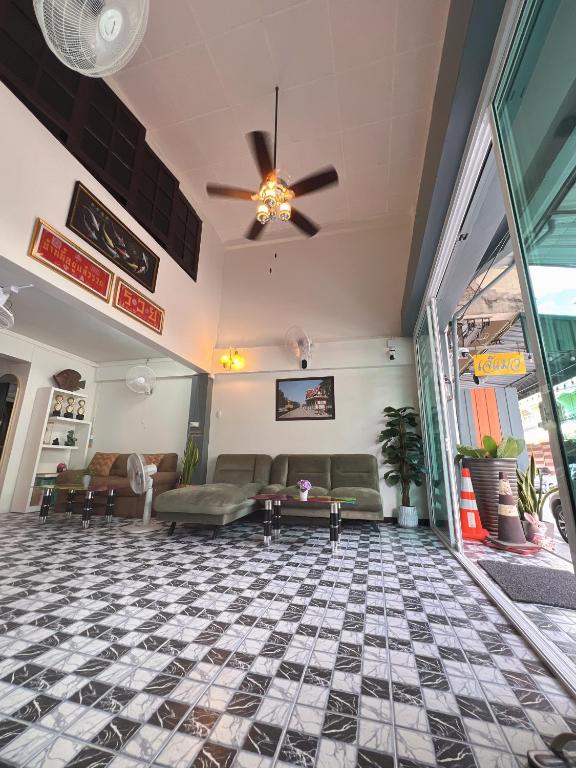 Sherly 888 Hotel - Resim 3