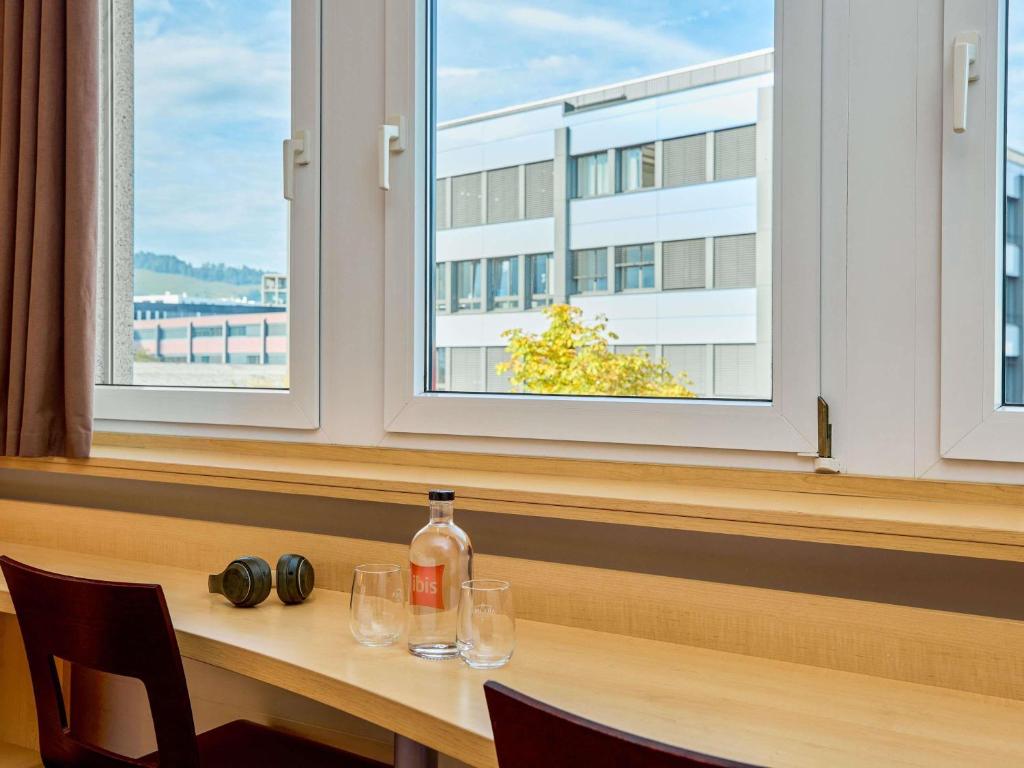 
Standard Room with 1 Double and 1 Single Bed
