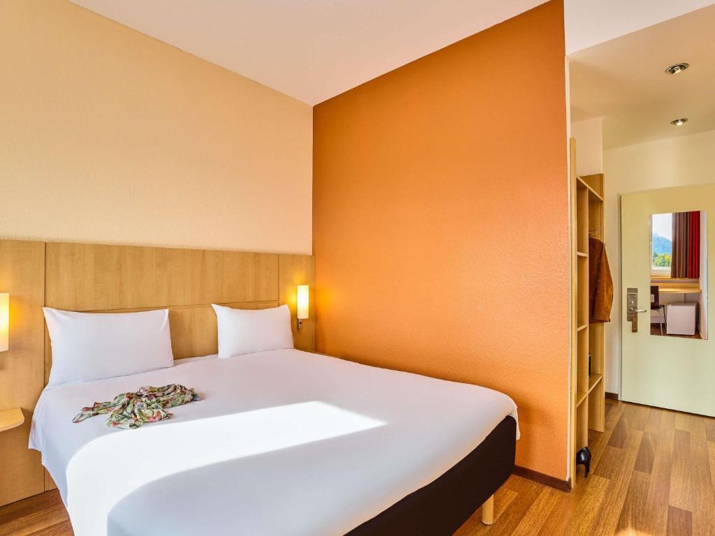 
Standard Double Room with Mountain View
