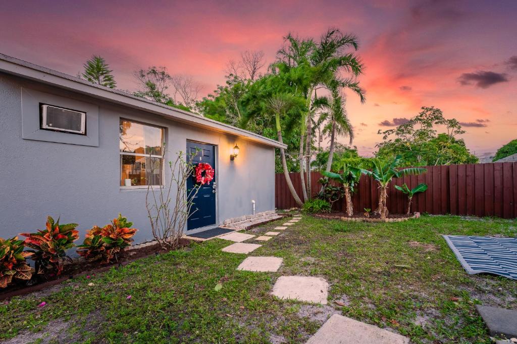 Zahrada ubytování Salthaus West Palm Beach - saltwater pool & spa coming December 2025!