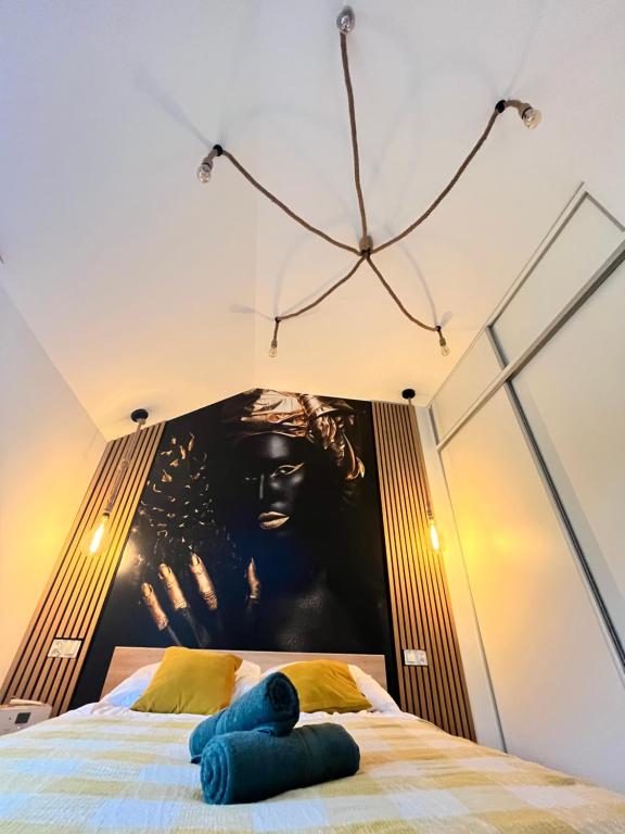 a bed with a large painting on the wall at Apartment Roku 2024 - JELEŃ & NATURA in Kudowa-Zdrój