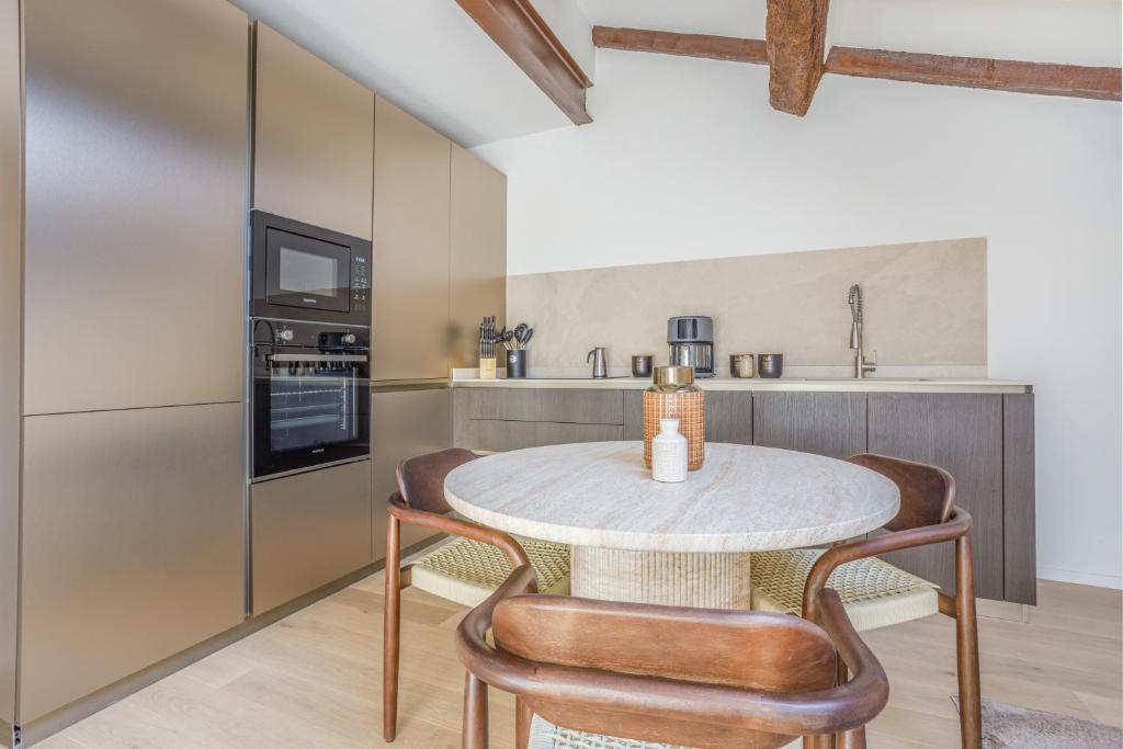 Kuchyň nebo kuchyňský kout v ubytování Respiro di Ghirlandina - Rua Frati 34 - Boutique Apartments