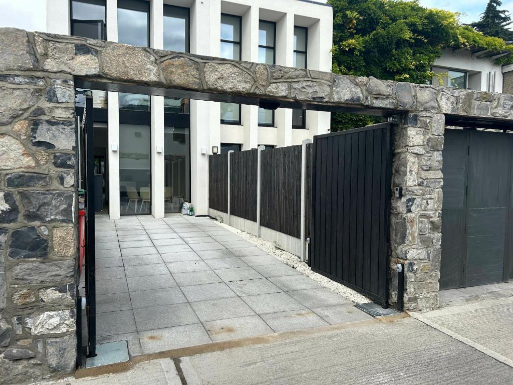 Luxury Townhouse Rentals With Private Parking preview