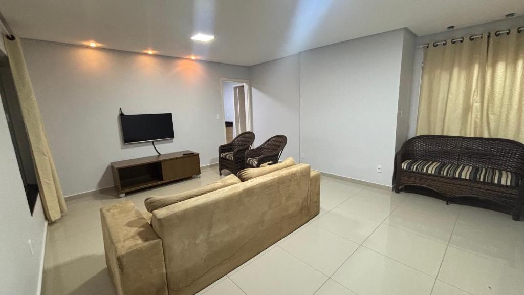 Μια τηλεόραση ή/και κέντρο ψυχαγωγίας στο Casa Aconchegante e bem localizada, Ideal para Famílias e Grupos