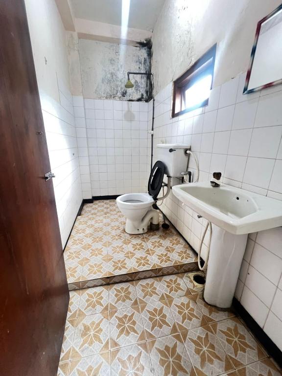 Koupelna v ubytování SINHARAJA GUEST INN Rakwana