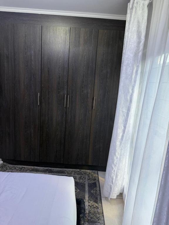 Photo de la galerie de l'établissement MOJ investment 3 bedrooms apartment, à Vosburg