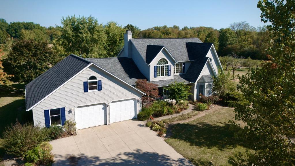 Το κτήριο όπου στεγάζεται  η παραθεριστική κατοικία