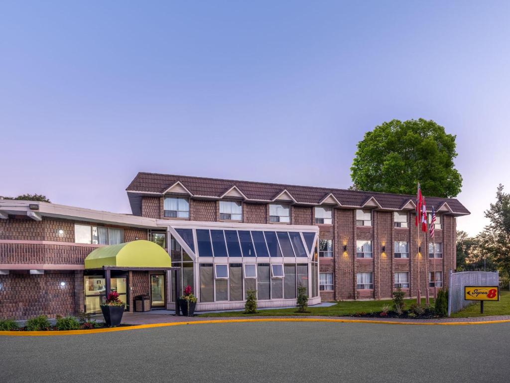 Super 8 by Wyndham Toronto East ON - Resim 10