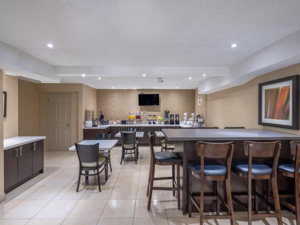 Super 8 by Wyndham Toronto East ON - Resim 5