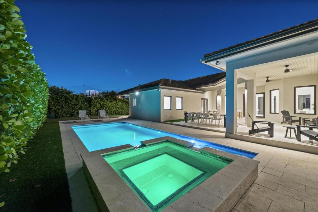 Bazén v ubytování Villa Grand nebo v jeho okolí