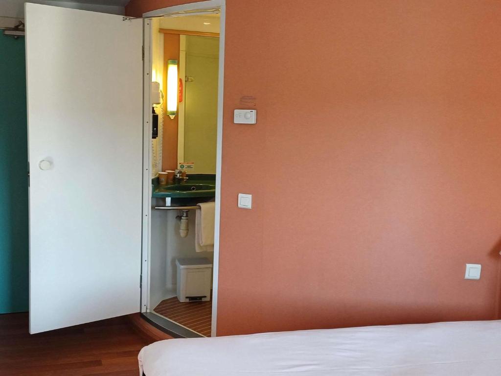 Ibis Hotel Alicante - Resim 25