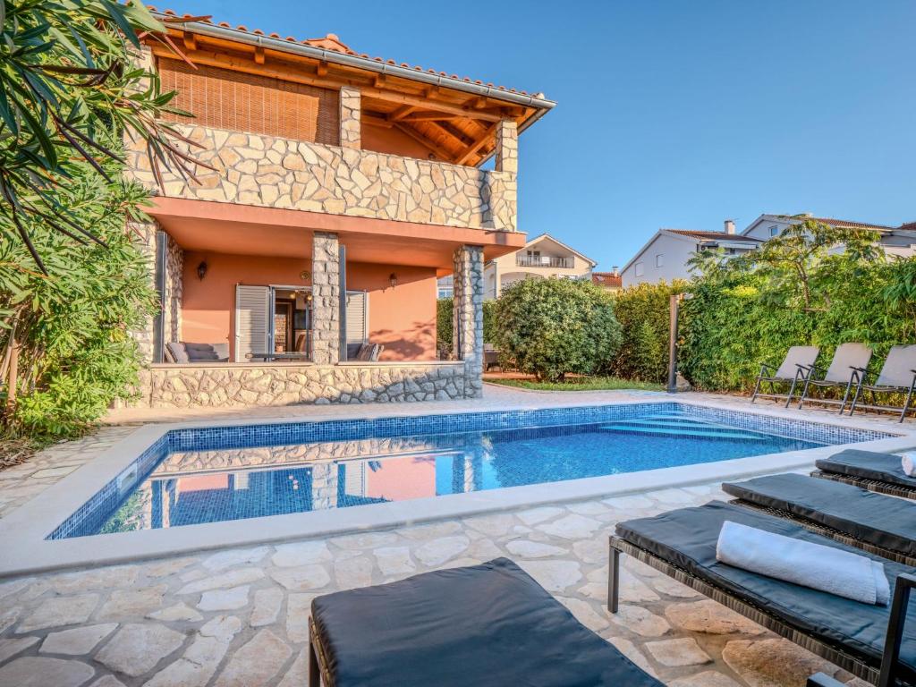 Bazén v ubytování Holiday Home Badi by Interhome nebo v jeho okolí