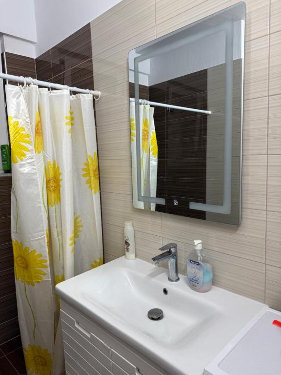 Ένα μπάνιο στο Casa Majlinda