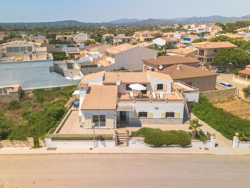 eine Luftaufnahme eines Hauses in der Unterkunft Holiday Home Villa Can Rosito by Interhome in S'Illot