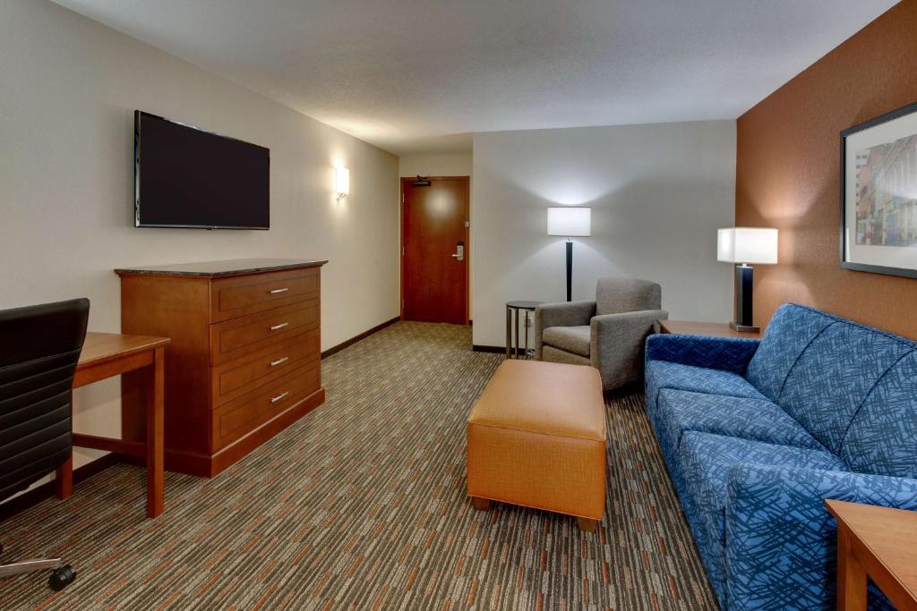 Drury Inn & Suites Knoxville West photo