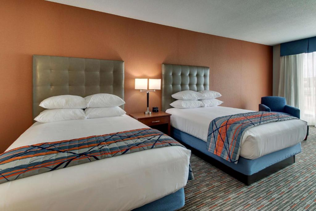 Drury Inn & Suites Knoxville West - Amplia Habitación Queen Con Dos Camas Queen