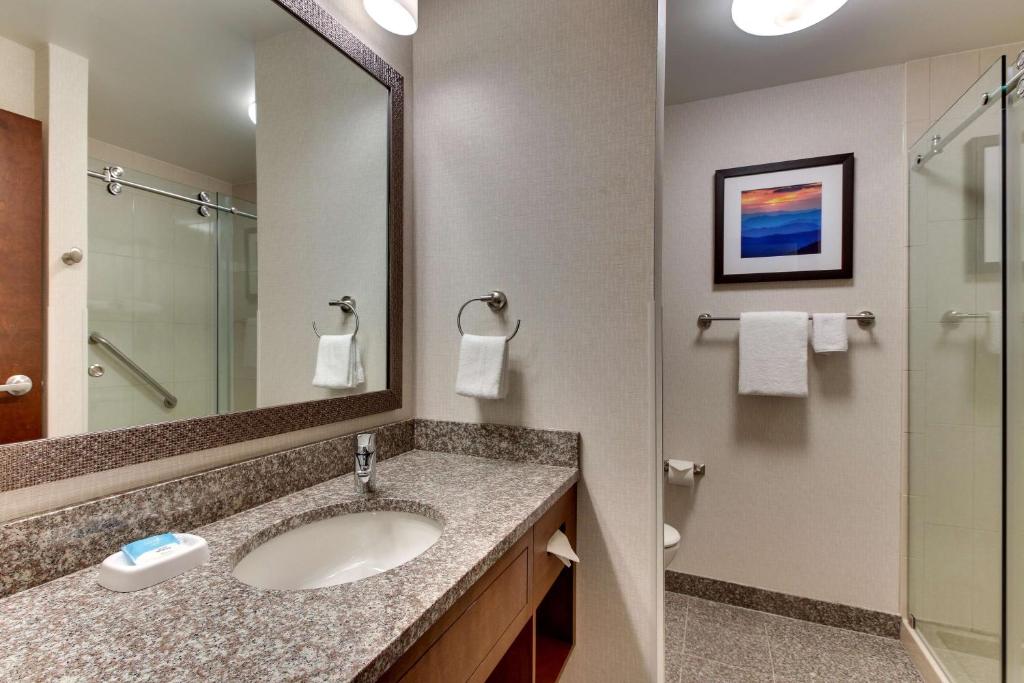 Drury Inn & Suites Knoxville West photo