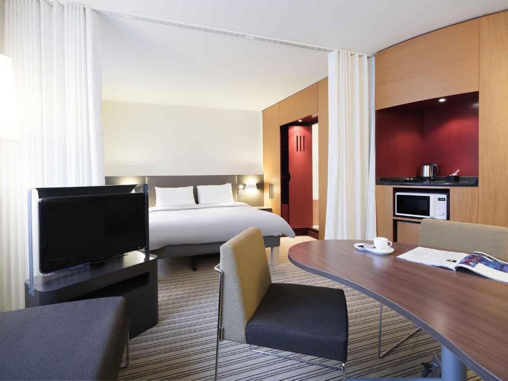 Novotel Suites Paris Montreuil Vincennes - Resim 12