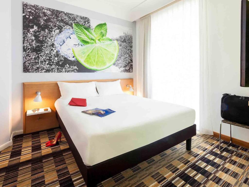 Ibis Styles Napoli Garibaldi - Resim 11