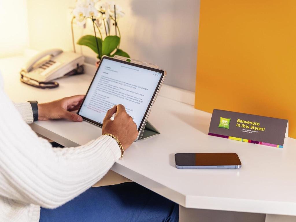 Ibis Styles Napoli Garibaldi - Resim 18