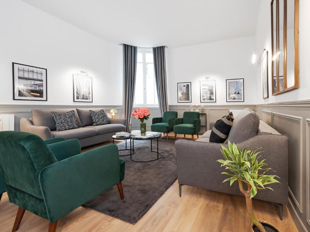 LivinParis - Luxury AC 4 Bedrooms Arc de Triomphe I