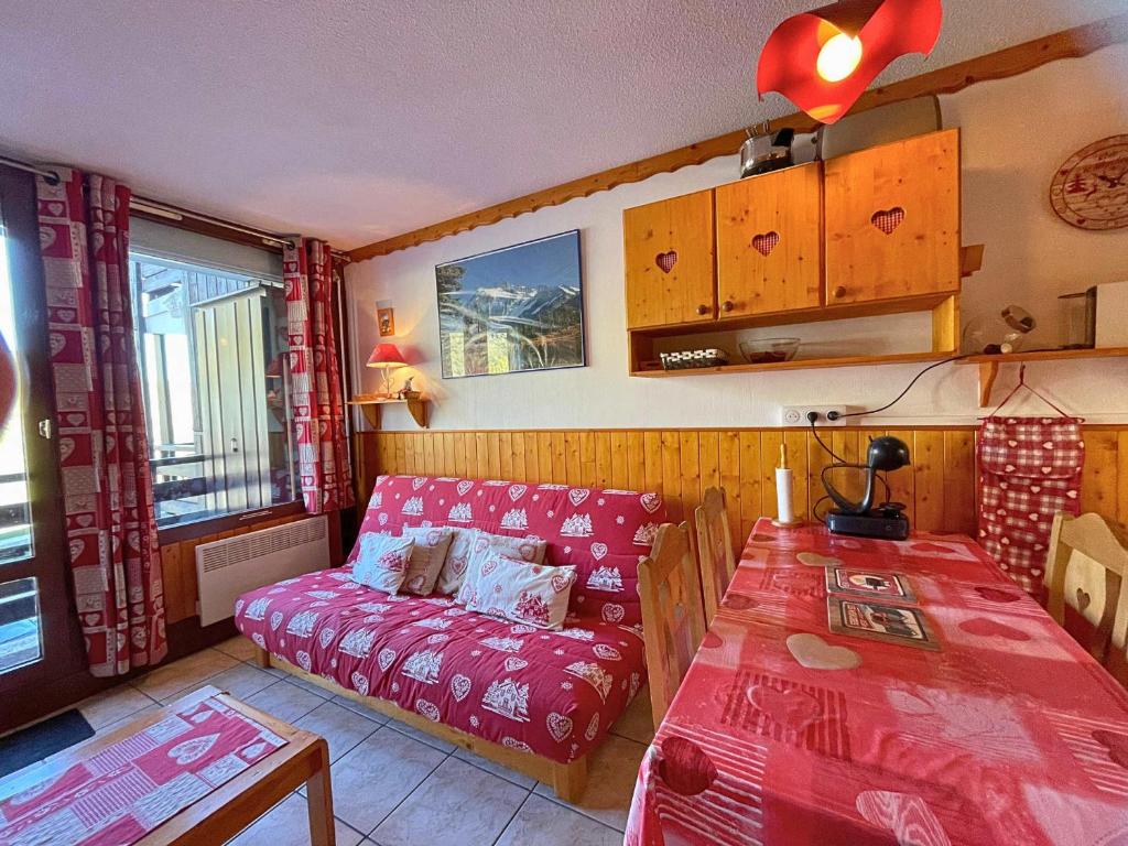 Photo de la galerie de l'établissement Grand studio pour 4, Les Menuires, aux pieds des pistes - FR-1-452-397, aux Menuires