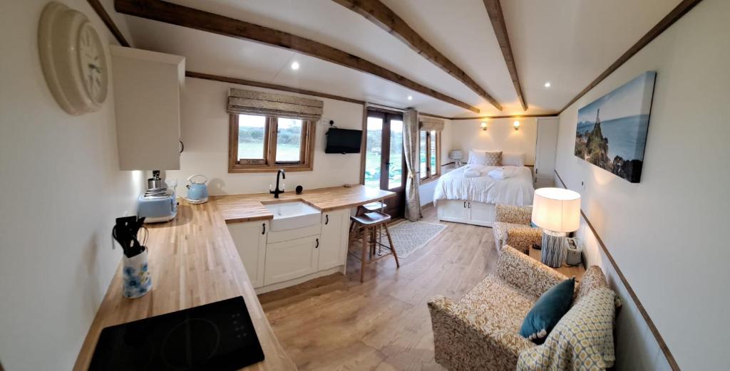 a small room with a kitchen and a bedroom at Ty Beti in Holyhead