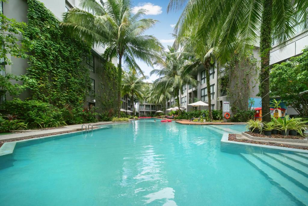 Kolam renang di atau dekat dengan Diamond Condo Resort 1 Bedroom Bangtao