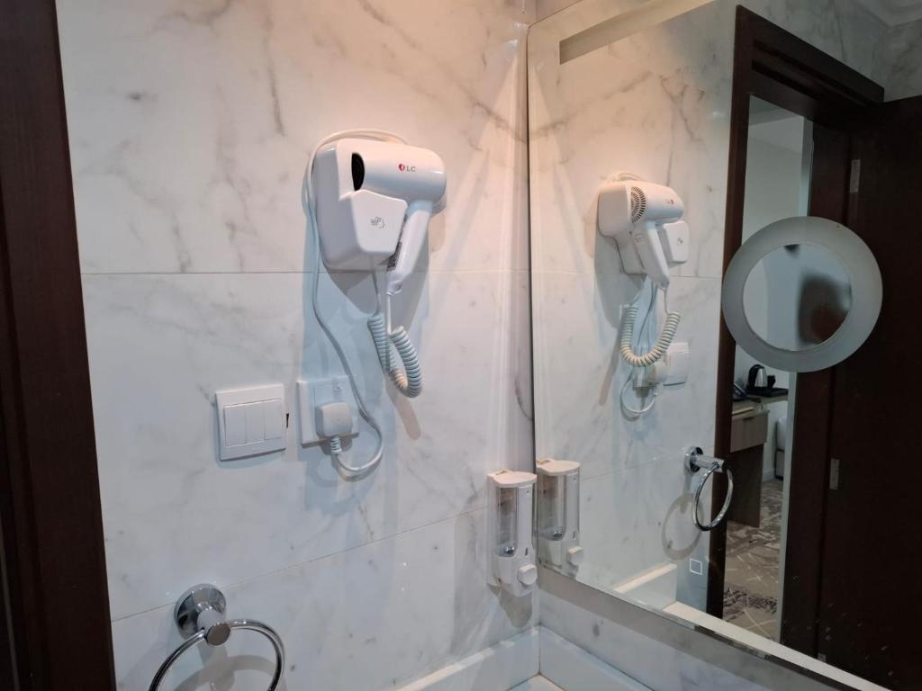 Ένα μπάνιο στο المشاعر