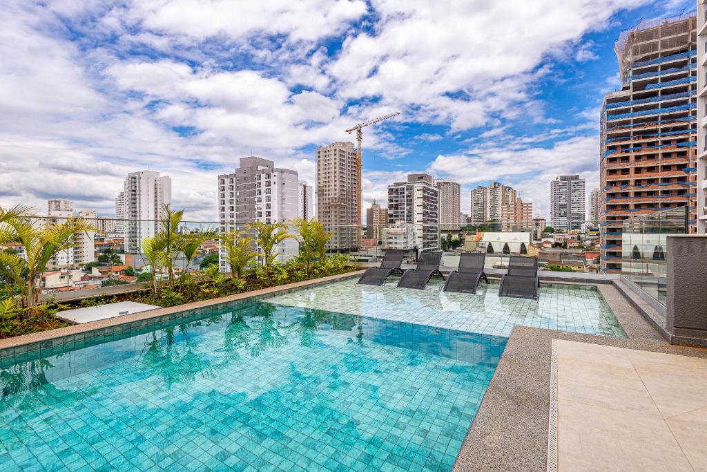 Πισίνα στο ή κοντά στο Roomo Transamerica SP Alto do Ipiranga